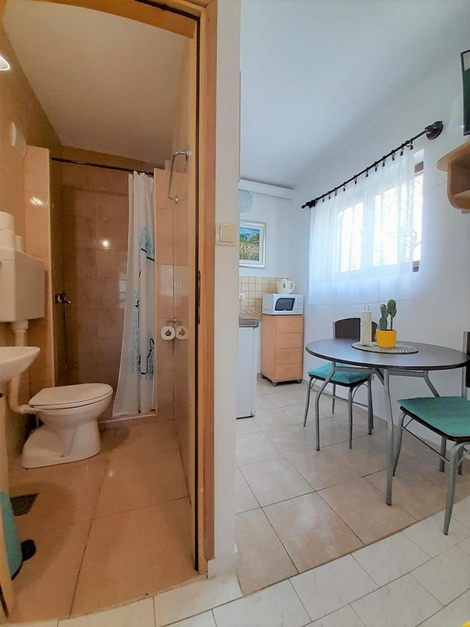 Lovely Studio Malina Close To The Beach Krk Town Exteriör bild