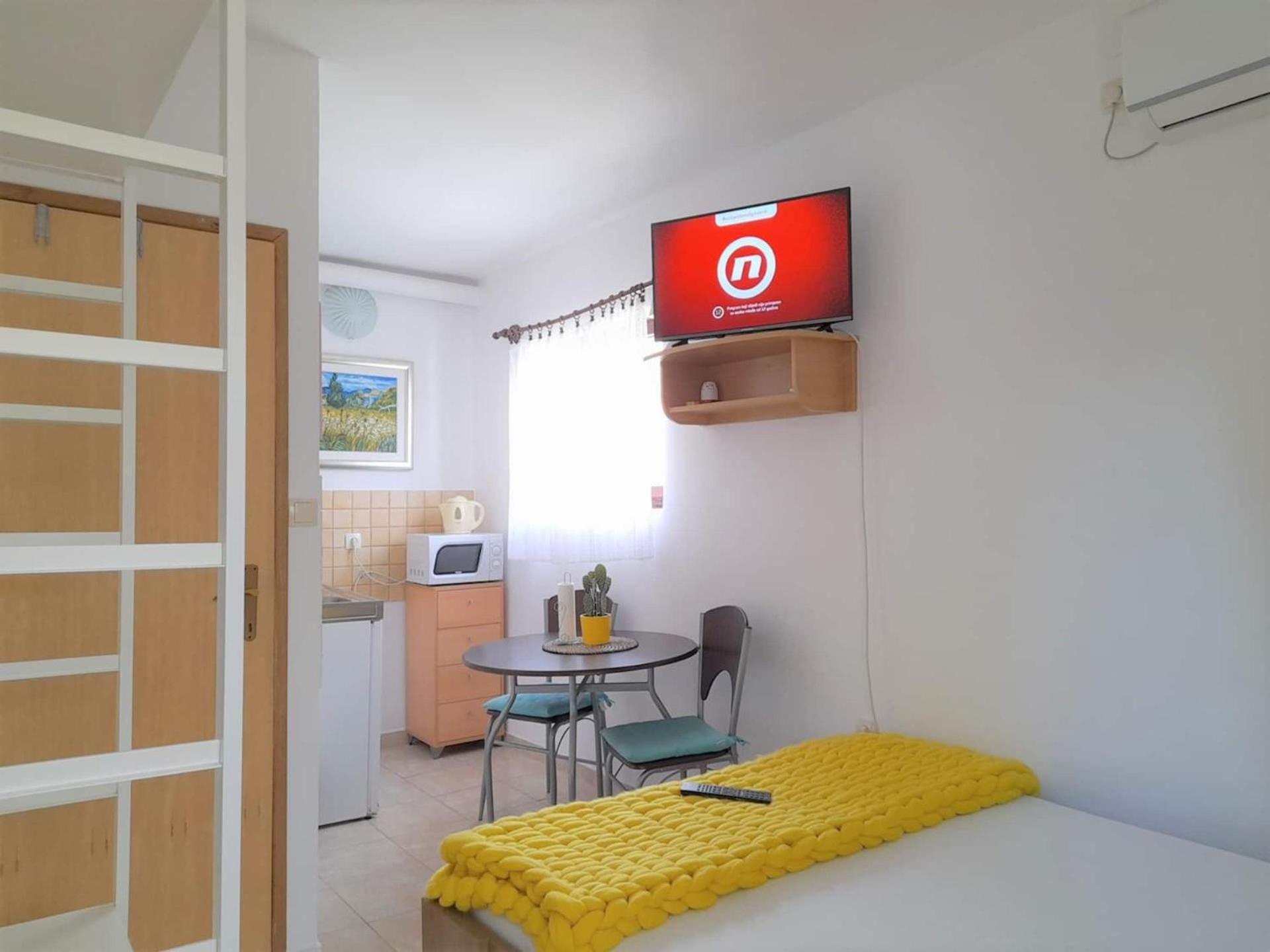 Lovely Studio Malina Close To The Beach Krk Town Exteriör bild