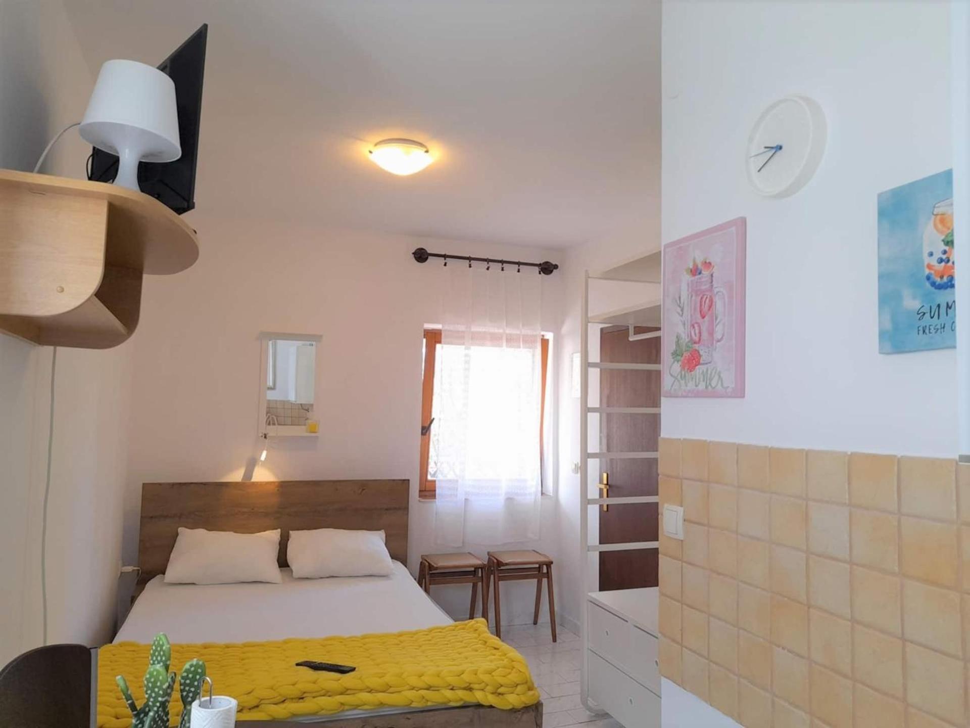 Lovely Studio Malina Close To The Beach Krk Town Exteriör bild