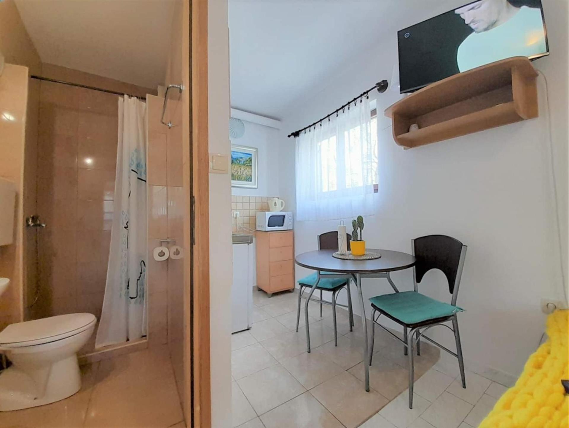 Lovely Studio Malina Close To The Beach Krk Town Exteriör bild